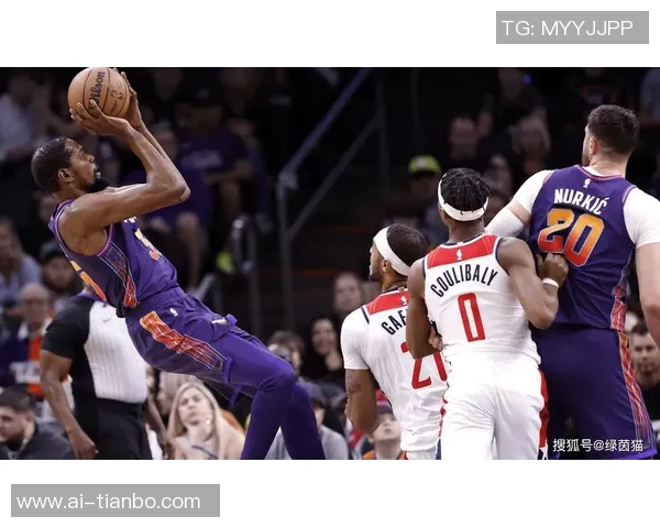 布克强调团队合作的重要性关键时刻每个人都需挺身而出