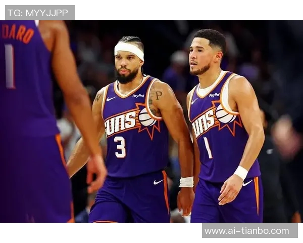 布克强调团队合作的重要性关键时刻每个人都需挺身而出