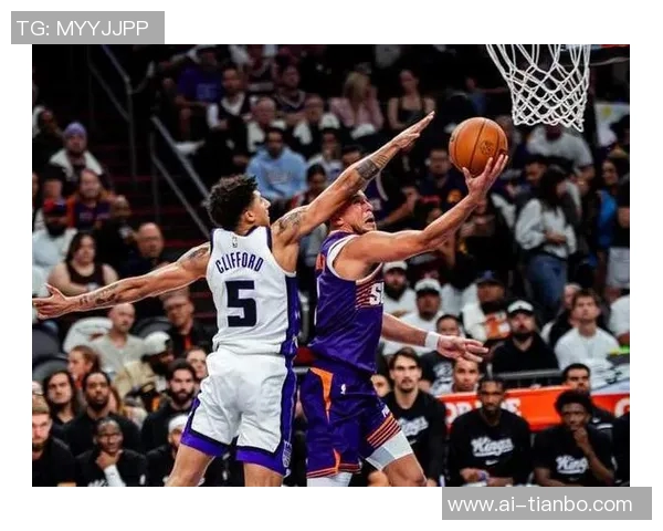 布克强调团队合作的重要性关键时刻每个人都需挺身而出